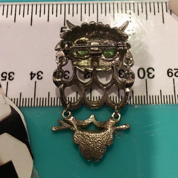 Swinging on a Branch - Vintage Owl Brooch - Picture 3 of 3